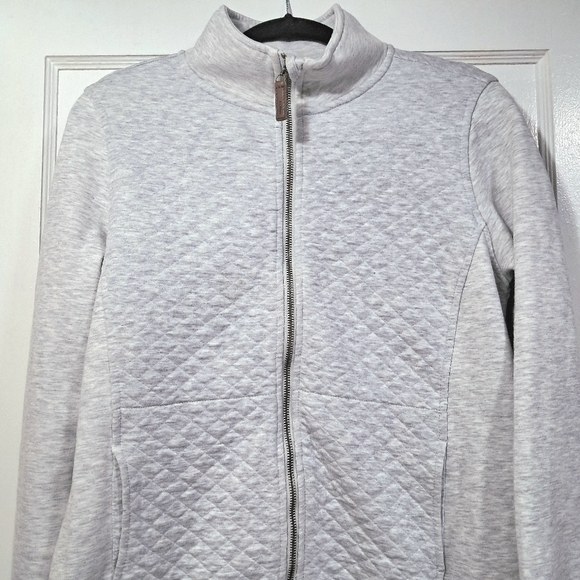 L.L. Bean Women's Quilted Full-Zip Sweatshirt Jacket | Light Gray Heather - Picture 8 of 11